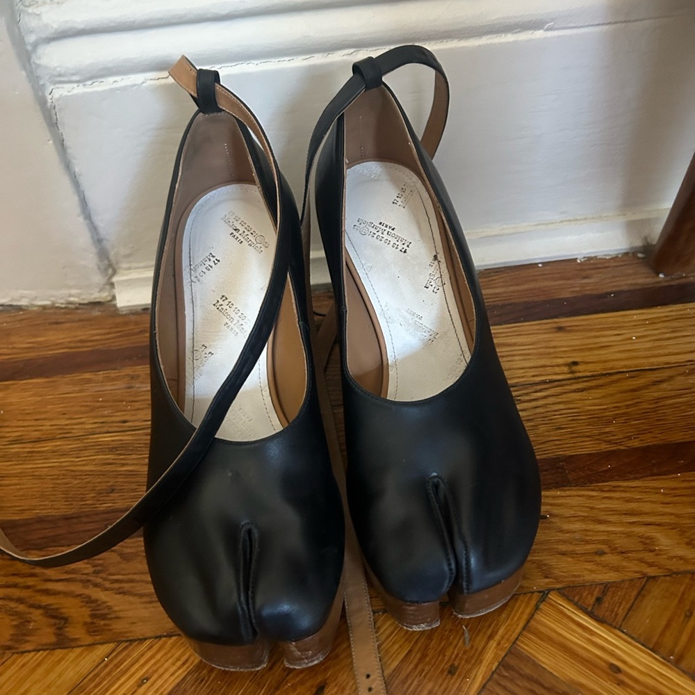 Maison margiela platform tabi pumps in black. Size 37